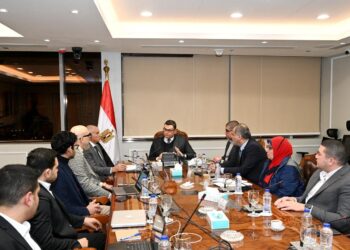 وزير الإسكان يلتقي مسئولي «منصة مصر العقارية» لاستعراض فرص التعاون