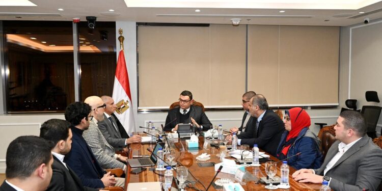 وزير الإسكان يلتقي مسئولي «منصة مصر العقارية» لاستعراض فرص التعاون