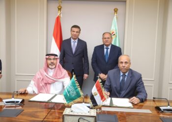 وزير الزراعة يشهد توقيع اتفاق مصرى سعودى لإنتاج المحسنات والمخصبات الزراعية في النوبارية