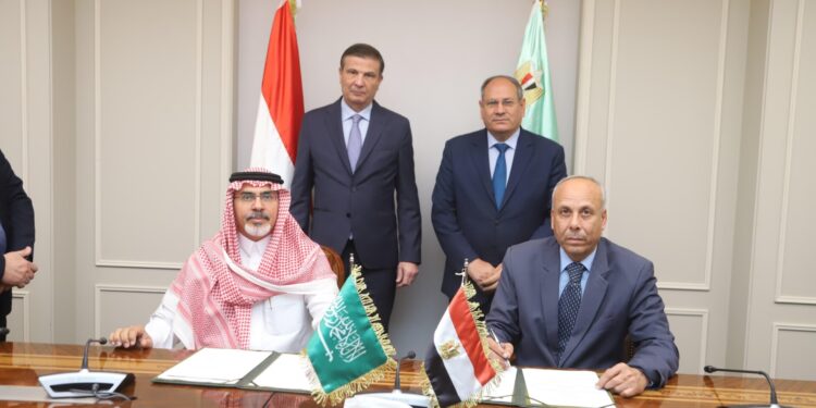 وزير الزراعة يشهد توقيع اتفاق مصرى سعودى لإنتاج المحسنات والمخصبات الزراعية في النوبارية