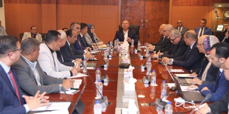 وزير الصناعة يتابع تقدم اعمال الترفيق بتوسعات المناطق الصناعية في 5 مدن جديدة