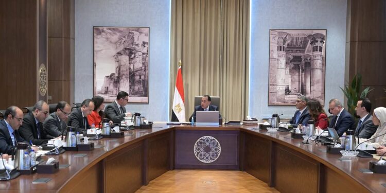 رئيس الوزراء يتابع جهود تطوير عدد من المناطق غير المخططة في محافظة الجيزة