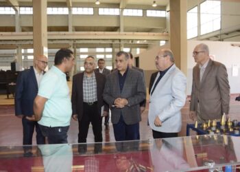 وزير الدولة للإنتاج الحربي يتابع سير العملية الإنتاجية بشركتي مصنع 18و300 الحربي