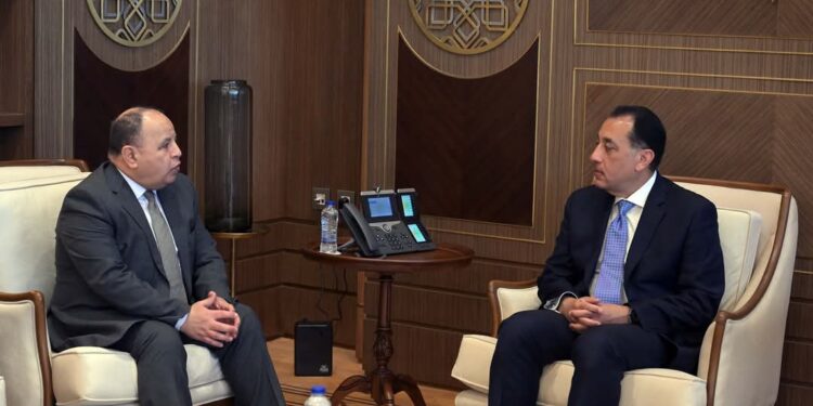 رئيس الوزراء يلتقي عضو مجلس المديرين التنفيذيين لصندوق النقد الدولي لمتابعة ملفات التعاون المشتركة