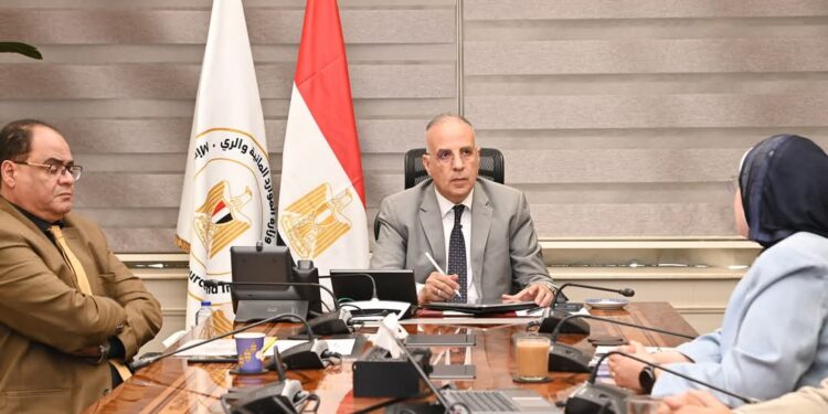وزير الري يتابع إجراءات الحفاظ على أراضي الدولة المملوكة للوزارة وأعمال إزالة التعديات التى يتم تنفيذها