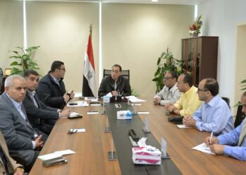في مستهل جولته بمدينة العلمين الجديدة: رئيس الوزراء يعقد اجتماعاً لاستعراض موقف تنفيذ المشروعات التنموية بالعلمين الجديدة والساحل الشمالي الغربي