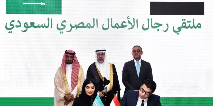 الرئيس التنفيذي للهيئة العامة للاستثمار يشهد توقيع 4 اتفاقيات استثمارية مصرية- سعودية