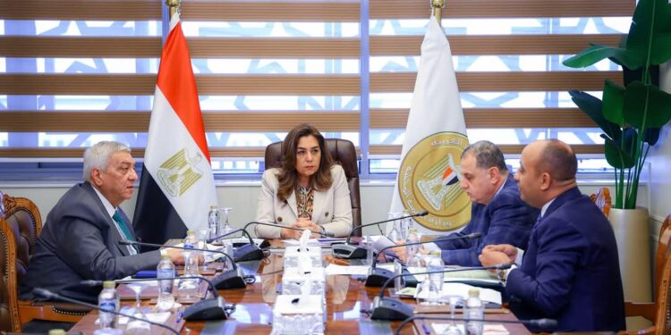  وزيرة التنمية المحلية تتابع سير العمل فى منظومتي التصالح على مخالفات البناء وتراخيص المحال العامة بالمحافظات