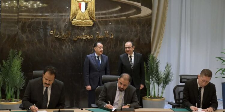 باستثمارات أجنبية ولتعزيز الاستدامة البيئية: رئيس الوزراء يشهد توقيع اتفاق تأسيس شركتين لإنتاج ألياف الفيبربوليستر واللباد الصناعي 