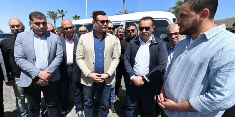 وزير الإسكان يتفقد مشروعات رفع كفاءة الكباري والمسطحات الخضراء ويتابع أعمال تطوير المداخل والبوابات بمارينا