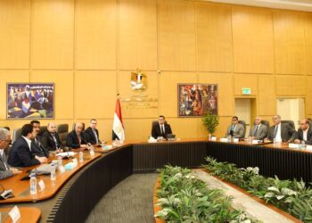 وزير الإسكان يلتقي مجموعة من المطورين وممثلي الكيانات العاملة بإقليم الساحل الشمالي الغربي