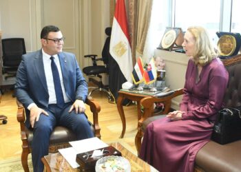 وزير الإسكان يستقبل سفيرة سلوفاكيا بالقاهرة لبحث التعاون المشترك في مجال إنشاء المدن الذكية