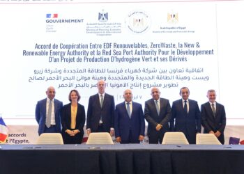 على هامش زيارة الرئيس الفرنسي إيمانويل ماكرون إلى مصر .. الحكومة توقع اتفاقية تعاون لتطوير  تمويل بناء وتشغيل محطة متكاملة لإنتاج الهيدروجين الأخضر ومشتقاته