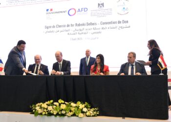 في إطار العلاقات القوية بين مصر وفرنسا .. توقيع الاتفاق التنفيذي لاتفاقية التسهيلات الائتمانية الموقعة بين جمهورية مصر العربية والوكالة الفرنسية للتنمية لمشروع انشاء خط السكك الحديدية الروبيكي والعاشر من رمضان و بلبيس 