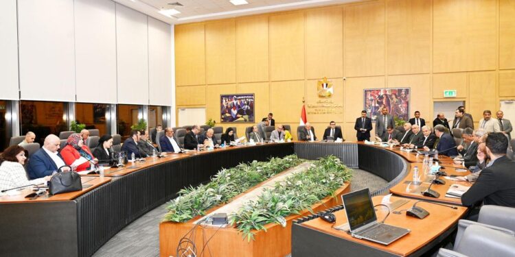 وزير الإسكان يعقد اجتماعه الدوري مع أعضاء البرلمان بمجلسيه النواب والشيوخ