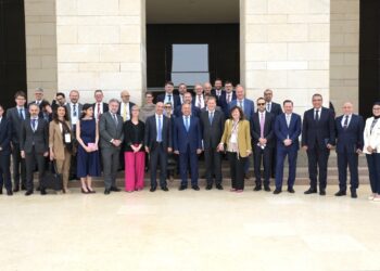 وزير الصناعة والنقل يبحث مع ممثلي 29 شركة ومؤسسة فرنسية فرص الاستثمار بالسوق المصري في مجالي الصناعة والنقل