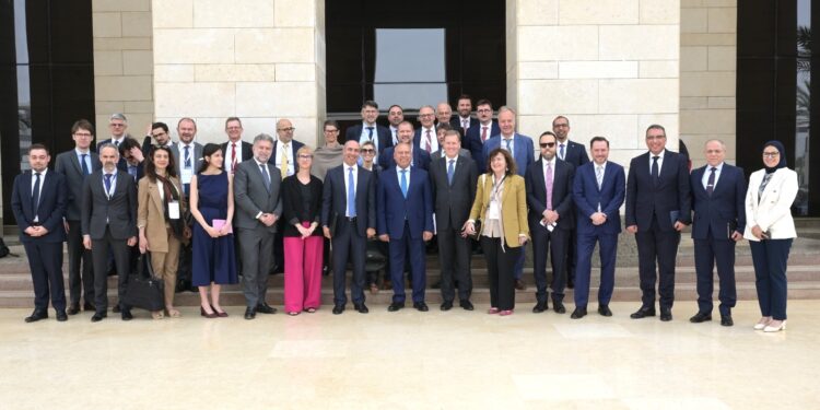 وزير الصناعة والنقل يبحث مع ممثلي 29 شركة ومؤسسة فرنسية فرص الاستثمار بالسوق المصري في مجالي الصناعة والنقل