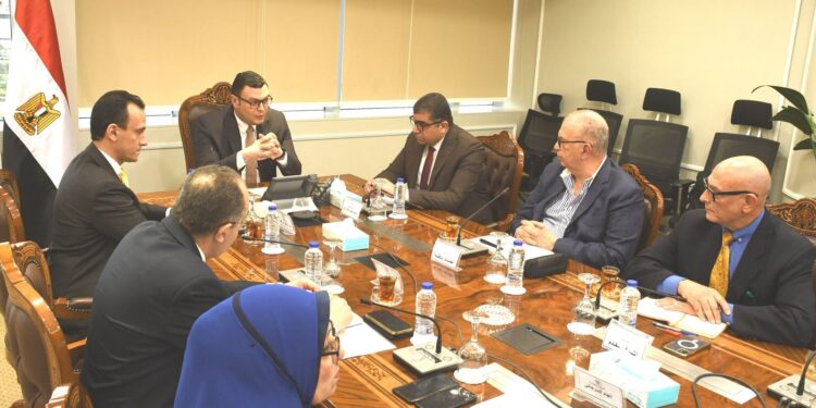 وزير الإسكان يتابع الموقف التنفيذي لمشروعات إحياء القاهرة الخديوية