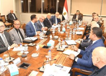 وزير الإسكان يتابع الأعمال الجارية بـ «كمبوند مزارين» بمدينة العلمين الجديدة وموقف تسليم الوحدات بالمشروع