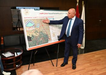 وزير الصناعة: يعلن اطلاق مدينتين نسيجيتين متكاملتين بمنطقة وادى السريرية بالمنيا والمنطقة الصناعية بشمال الفيوم