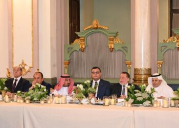 وزير الإسكان يُشارك في جلسة حوارية لوفد الغرف التجارية السعودية ومجلس الأعمال السعودي المصري