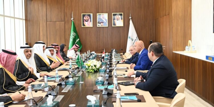 خلال زيارته السعودية .. وزير النقل يلتقي وزير النقل والخدمات اللوجستية السعودي  لتدعيم التعاون المشترك وبحث قيام الشركات المصرية بتنفيذ مشروعات البنية التحتية بالمملكة