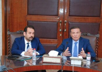 وزير الزراعة والمدير التنفيذي لجهاز مستقبل مصر يبحثان مع التعاونيات تشجيع المزراعين على توريد القمح للدولة