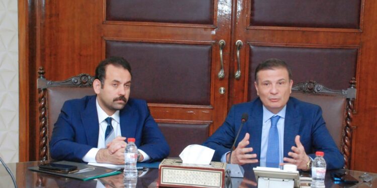 وزير الزراعة والمدير التنفيذي لجهاز مستقبل مصر يبحثان مع التعاونيات تشجيع المزراعين على توريد القمح للدولة