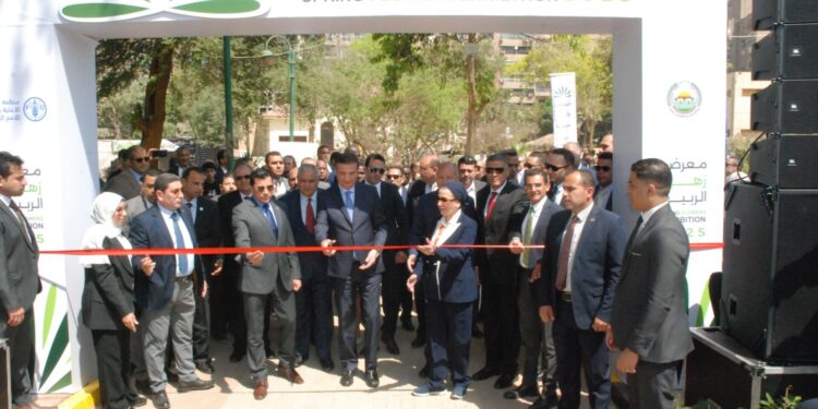 وزراء الزراعة والبيئة والشباب ومحافظي القاهرة والجيزة والمدير العام المساعد «للفاو» يفتتحون معرض زهور الربيع في نسخته ال 92 بالمتحف الزراعي