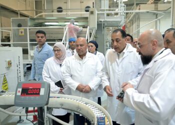 رئيس الوزراء ووزير الصناعة يتفقدان مصانع مجموعة المصرية السويسرية للمكرونة والطحن والمركزات 