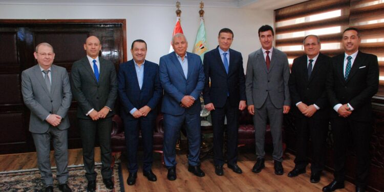 لدعم الاقتصاد الوطني وتعزيز الأمن الغذائي.. وزير الزراعة ومحافظ الوادى يبحثان تعزيز التعاون المصري السعودي في الاستثمار والتصنيع الزراعي