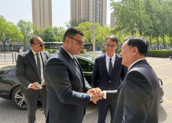 وزير الإسكان يلتقي نظيره الصيني في «بكين» لبحث سبل التعاون المستقبلي