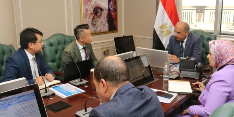 وزير الكهرباء يبحث مع مسئولي شركة «ستيت جريد» الصينية سبل تعزيز الشراكة والتعاون فى مجالات الطاقة 