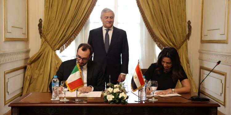 وكالة «ائتمان الصادرات الإيطالية» تطلق أول اتفاقية لها في مصر للضمانات علي القروض بالتعاون مع بنك الإسكندرية بقيمة 200 مليون يورو