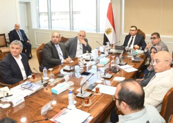 وزير الإسكان يلتقي مسئولى شركة «أبناء حسن علام» لمتابعة الموقف التنفيذي للمشروعات التى تتولى تنفيذها