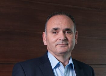 «فوربس» تختار أمين سراج العضو المنتدب لشركة هايد بارك العقارية بقائمة قادة الشركات العقارية الأكثر تأثيرًا في الشرق الأوسط لعام 2025