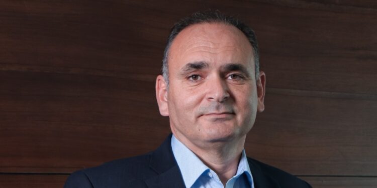 «فوربس» تختار أمين سراج العضو المنتدب لشركة هايد بارك العقارية بقائمة قادة الشركات العقارية الأكثر تأثيرًا في الشرق الأوسط لعام 2025