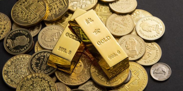جولد بيليون: الذهب يخسر قمته التاريخية ويتراجع 2%
