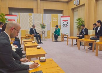 خلال زيارته لليابان .. وزير «الاتصالات وتكنولوجيا المعلومات» يلتقى محافظ طوكيو لبحث التعاون فى مجالات بناء القدرات الرقمية ودعم ريادة الأعمال