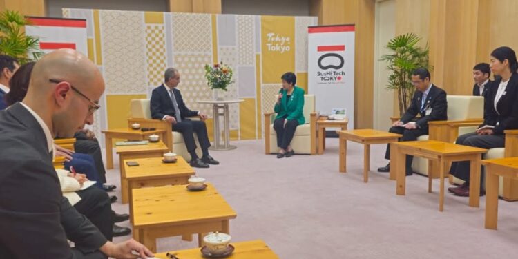 خلال زيارته لليابان .. وزير «الاتصالات وتكنولوجيا المعلومات» يلتقى محافظ طوكيو لبحث التعاون فى مجالات بناء القدرات الرقمية ودعم ريادة الأعمال