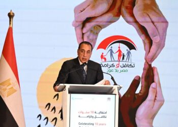 رئيس الوزراء: فخامة الرئيس أصرّ علي أن تكون الحماية الاجتماعية عمودًا فقريًا في بنية الدولة الجديدة وأن يكون «تكافل وكرامة» عنوانًا لهذه المرحلة