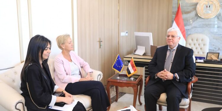 وزير التعليم العالي يبحث مع سفيرة الاتحاد الأوروبي تعزيز الشراكة المصرية الأوروبية