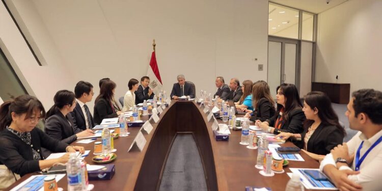 في إطار الاستعداد للافتتاح الرسمي للمتحف المصري الكبير.. وزير السياحة والآثار يلتقي مع رئيس مكتب هيئة التعاون الدولي اليابانية بمصر