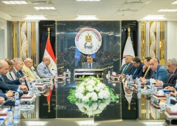 لمتابعة موقف المشروعات التي تقوم الشركات بتنفيذها .. وزير الدولة للإنتاج الحربي يجتمع برؤساء مجالس إدارات الشركات والوحدات التابعة للوزارة