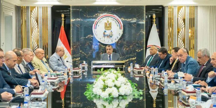 لمتابعة موقف المشروعات التي تقوم الشركات بتنفيذها .. وزير الدولة للإنتاج الحربي يجتمع برؤساء مجالس إدارات الشركات والوحدات التابعة للوزارة