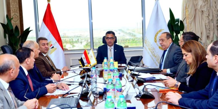  وزير التموين يجتمع برئيسي شركتي «النيل» و«الإسكندرية» للمجمعات الاستهلاكية لمتابعة خطة تطوير المجمعات وتوفير السلع الأساسية
