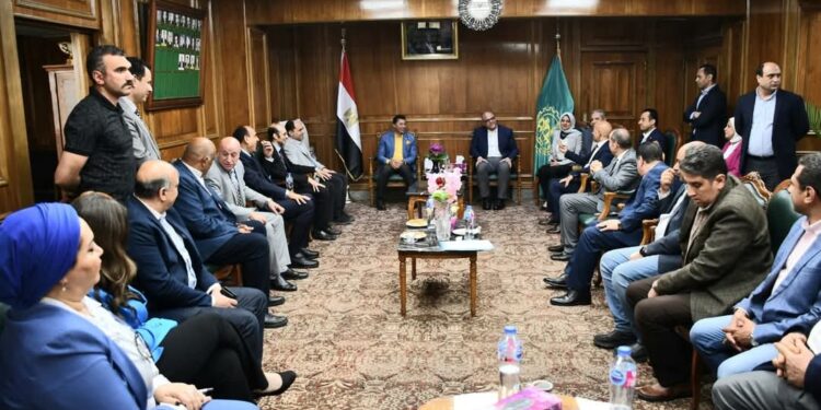 وزير الشباب والرياضة ومحافظ القليوبية يجتمعان مع نواب البرلمان لبحث تطوير القطاع الشبابي والرياضي بالمحافظة