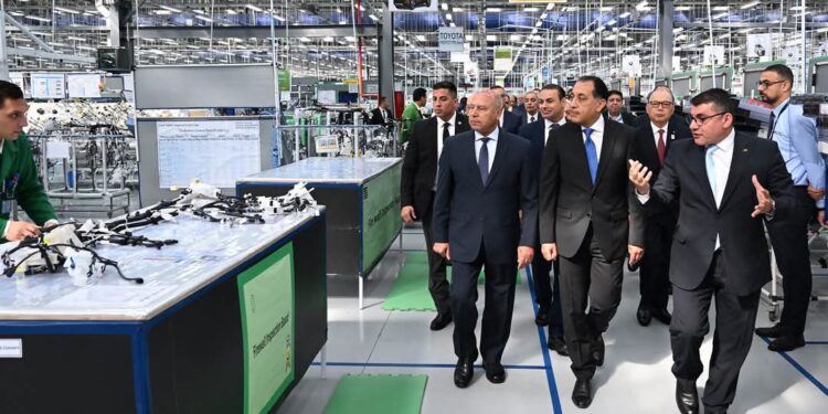 عقب افتتاحه .. «رئيس الوزراء» يقوم بجولة تفقدية بالمصنع الجديد لـ «سوميتومو العالمية» لإنتاج الضفائر الكهربائية للسيارات بالعاشر من رمضان