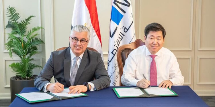 باستثمارات 17 مليون دولار أمريكي .. «رئيس اقتصادية قناة السويس» يوقع عقد مشروع مع شركة «هايتكس الصينية» لصناعة الأقمشة الزخرفية بمنطقة القنطرة غرب الصناعية