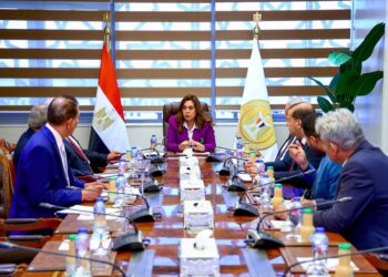 وزيرة التنمية المحلية تتابع مع عدد من قيادات الوزارة ملفات الأحوزة العمرانية والمخططات التفصيلية للمدن والقرى بالمحافظات